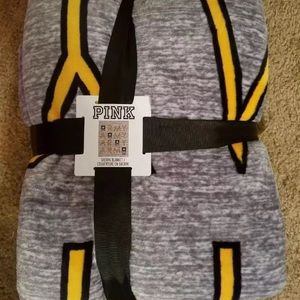 NIP Pink Army blanket